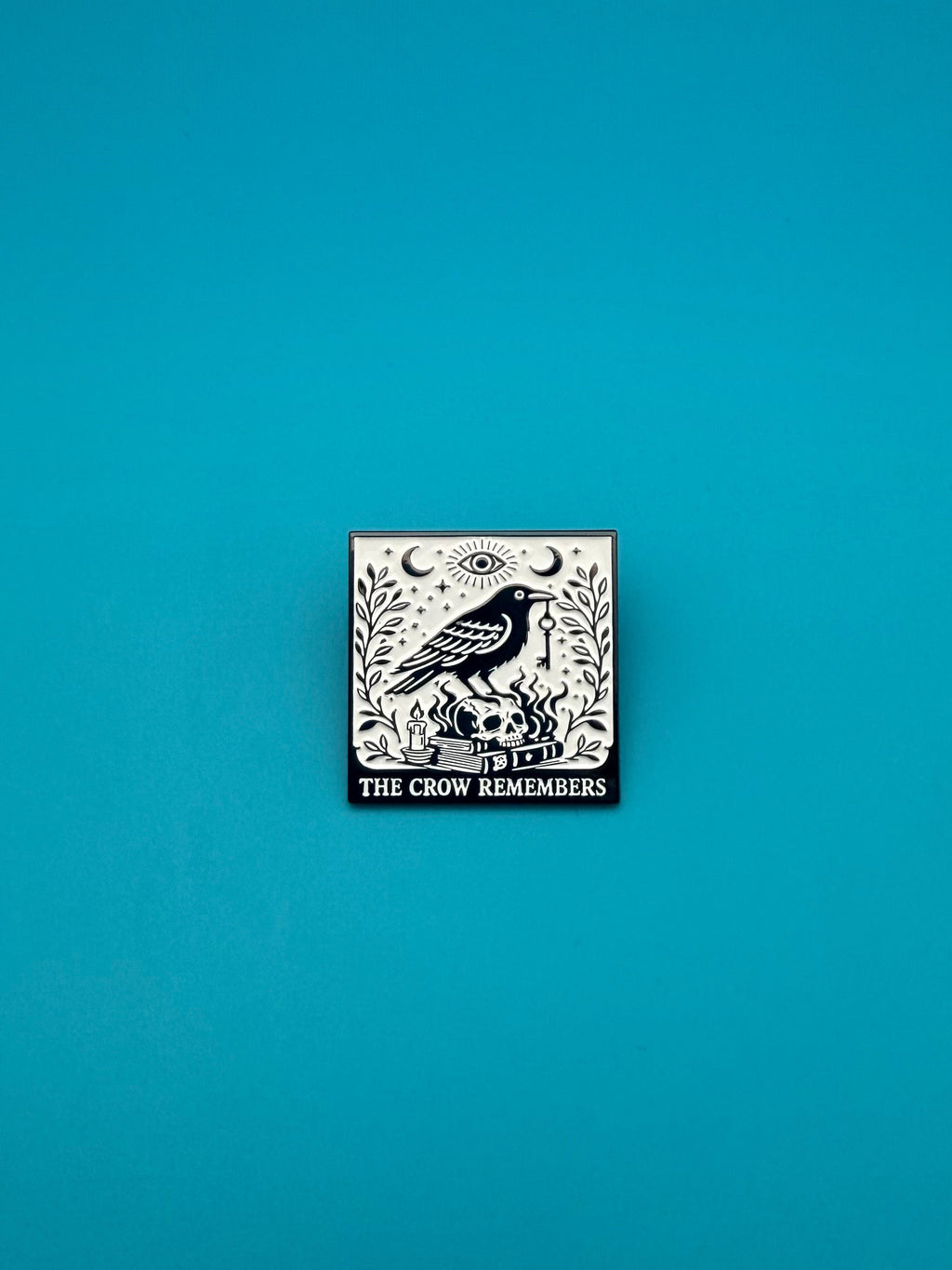 Crows Before Bros Pin Set – Krähe Enamel Pin, Gothic Dark Academia Accessoire, Lustiger Spruch Anstecker, Witchy Geschenk