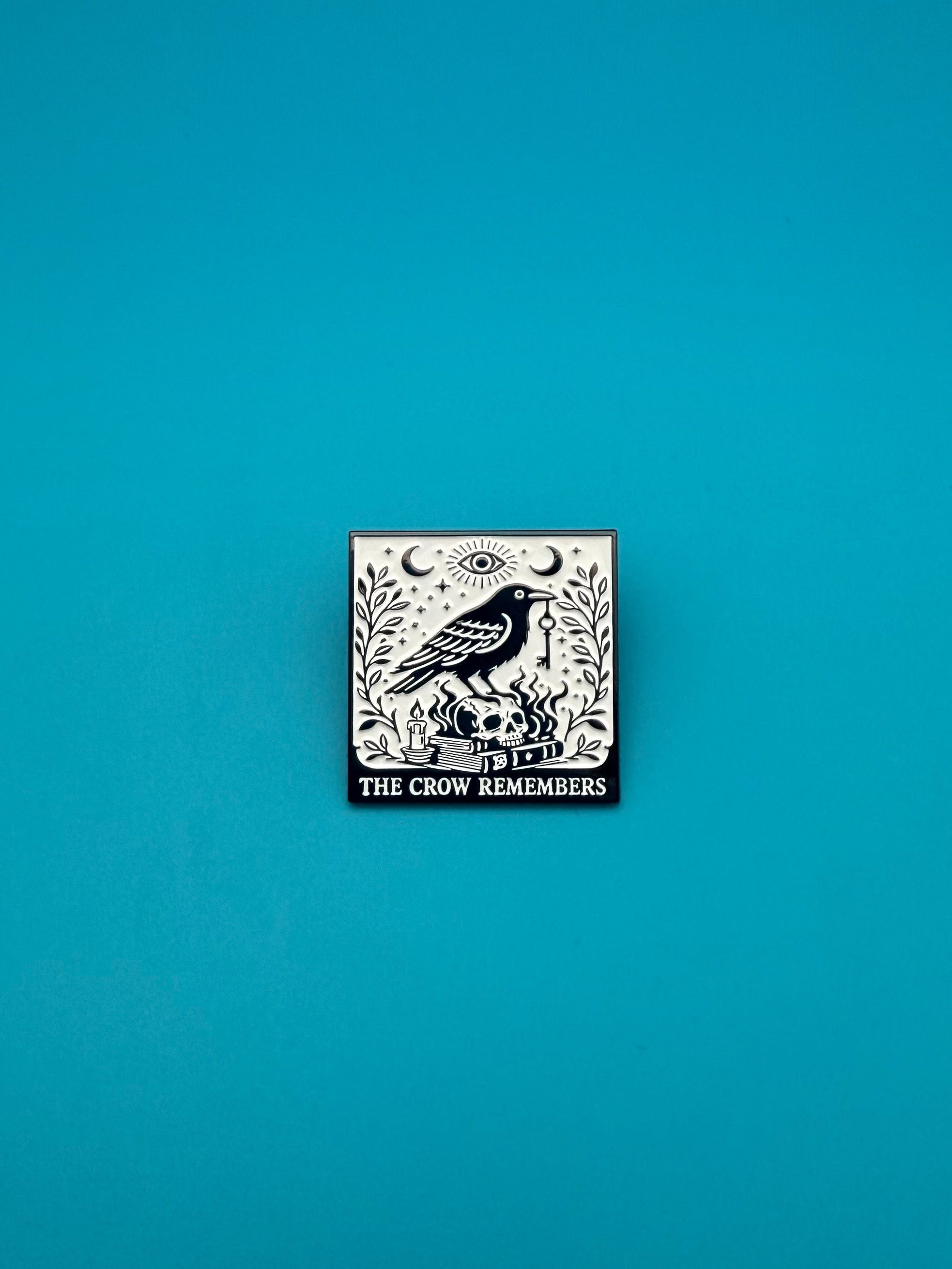 Crows Before Bros Pin Set – Krähe Enamel Pin, Gothic Dark Academia Accessoire, Lustiger Spruch Anstecker, Witchy Geschenk